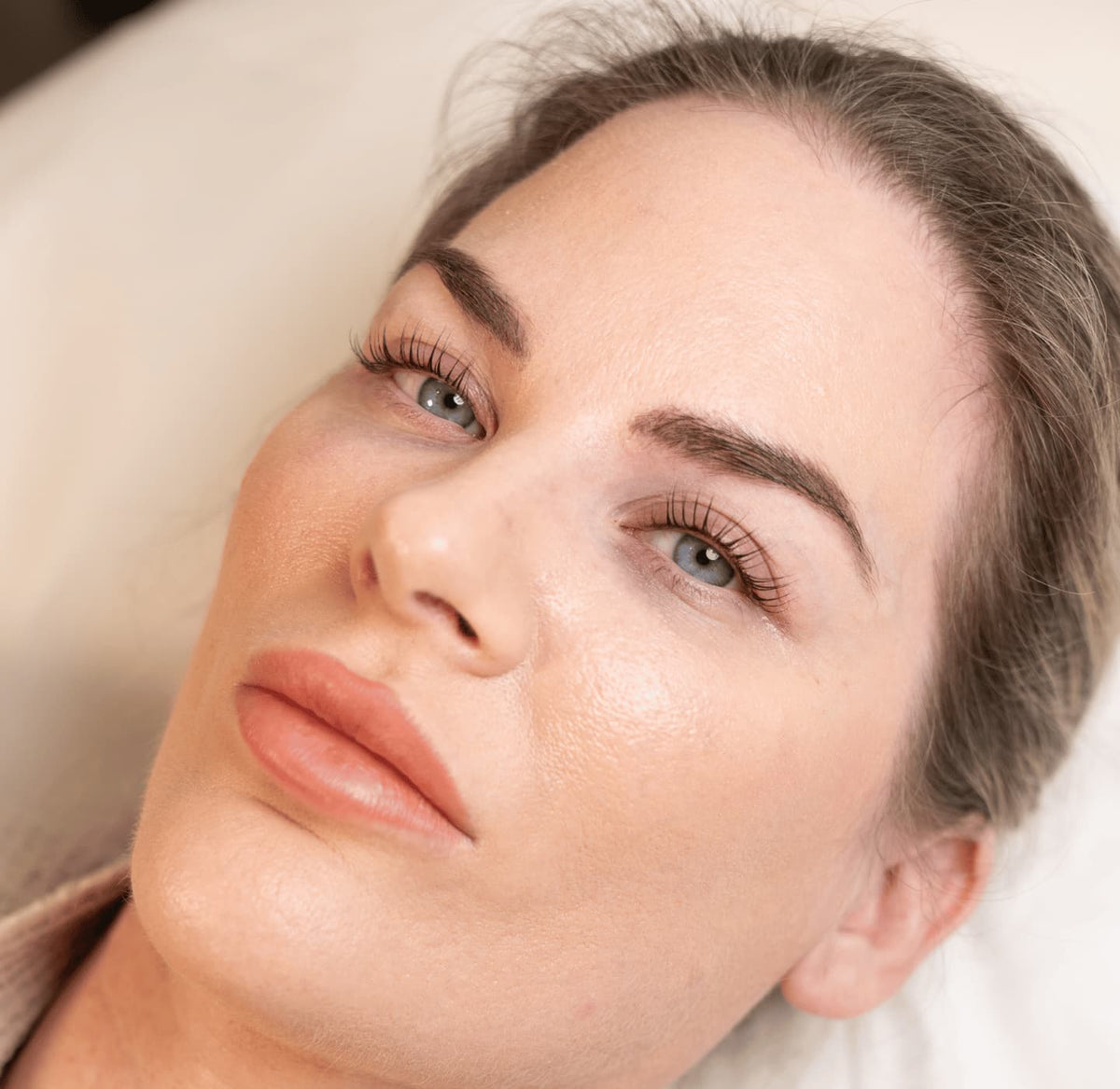 Korean lash lift in Dubai, with a close-up look of a woman’s eyes after the treatment, showing visibly natural, curled lashes.