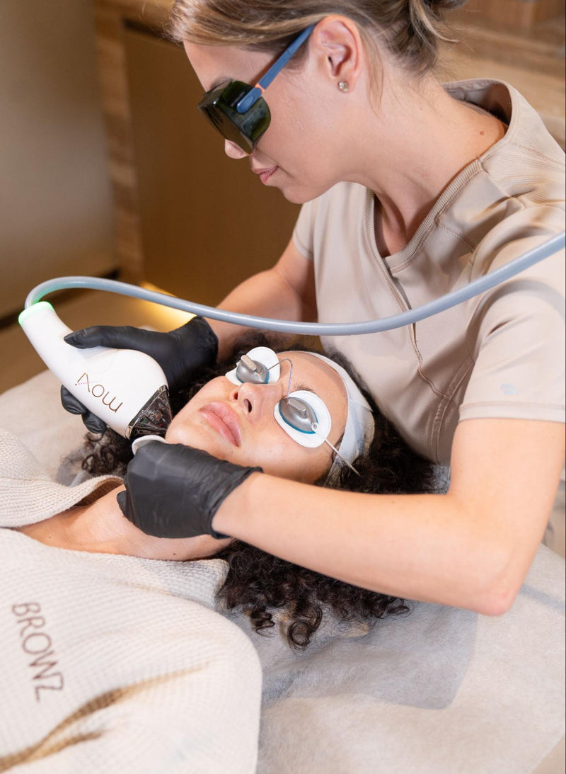 Discover the transformative Moxi Laser Treatment at BROWZ in Dubai, offering a non-invasive solution for clearer, smoother skin.