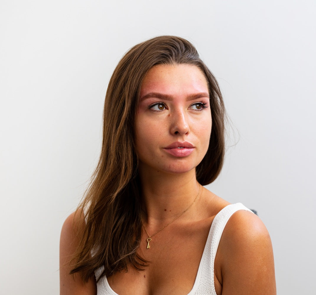 Natural-looking brows with refined definition.