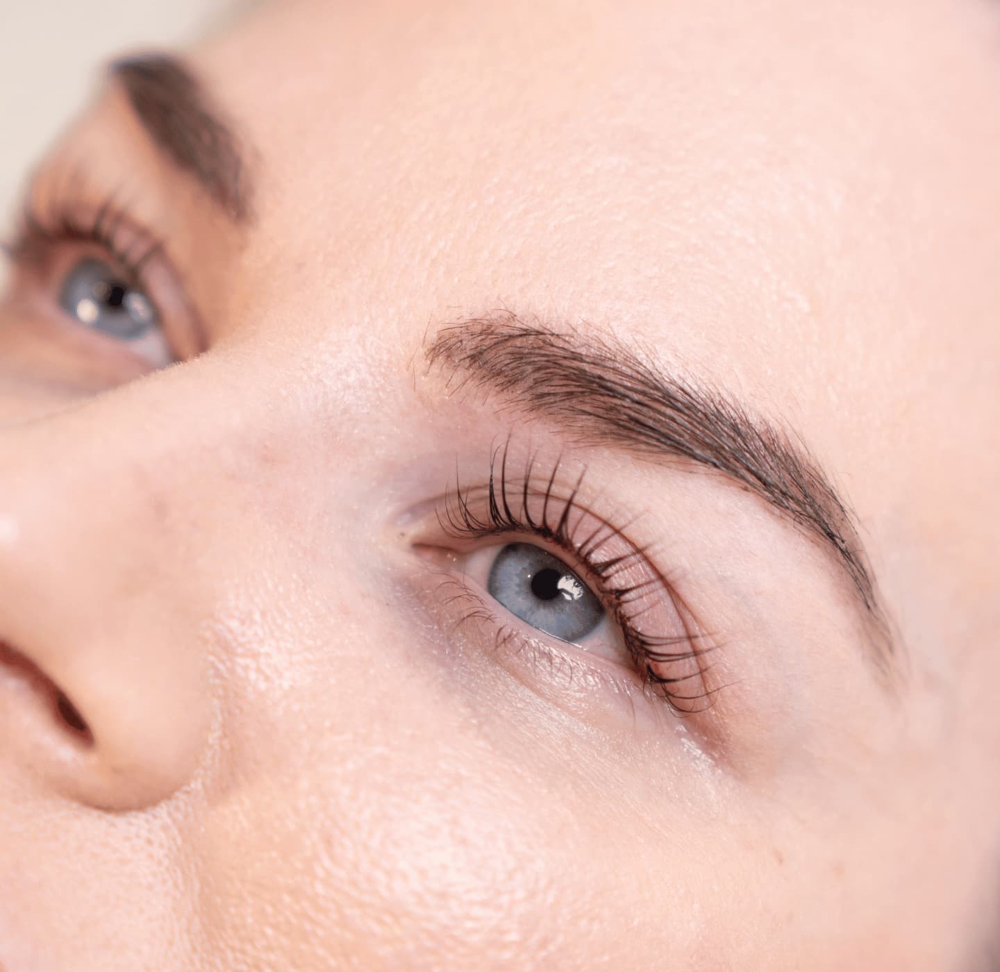 Korean lash lift on a woman with bright eye definition after the session in Dubai, with lifted, natural-looking, curled lashes.