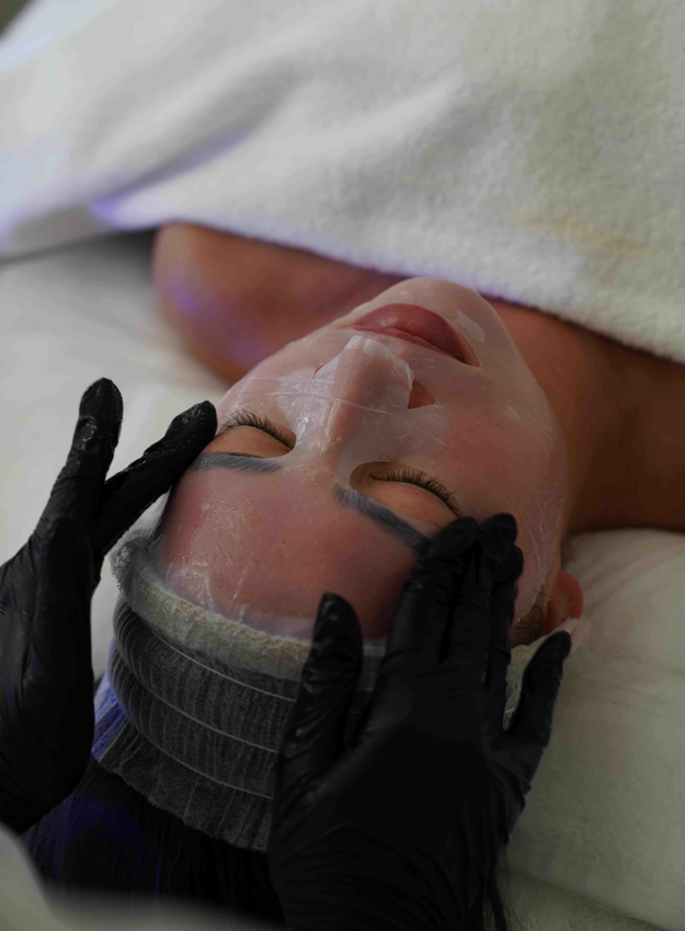 Cooling and soothing after Moxi Laser treatment with a calming gel to reduce redness and ensure comfort during the healing