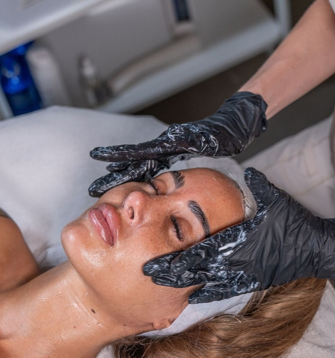 Preparing procedure for Botox treatment at BROWZ in Dubai with expert care ensures safe and precise Botox injection results.