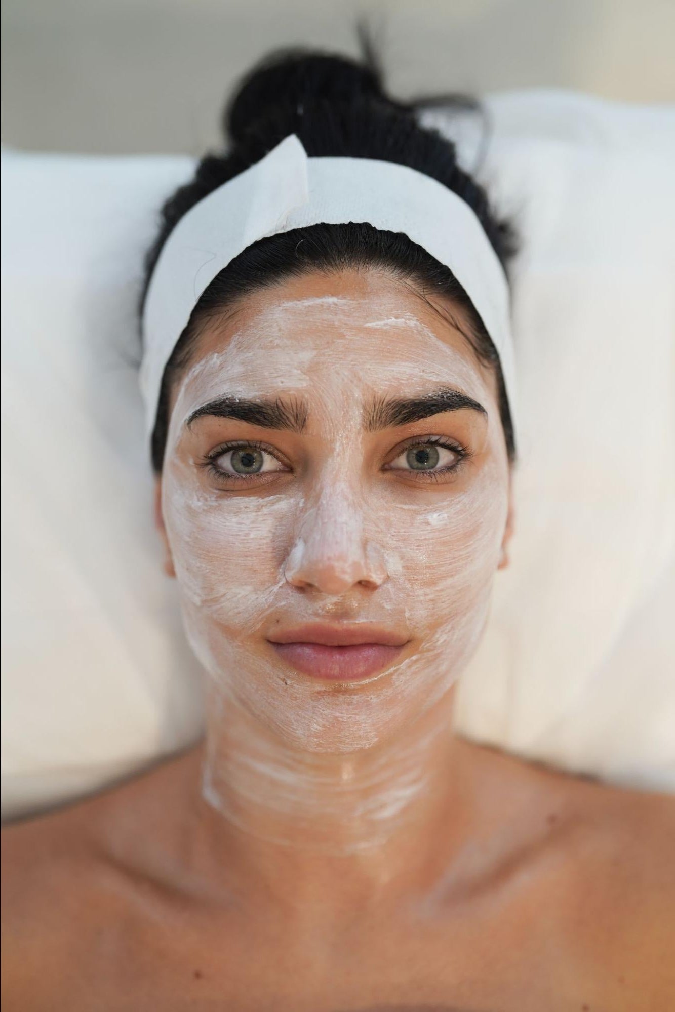 Preparing for EMFace treatment involves cleansing the skin to remove oil, sunscreen, and makeup, ensuring a clean surface at BROWZ