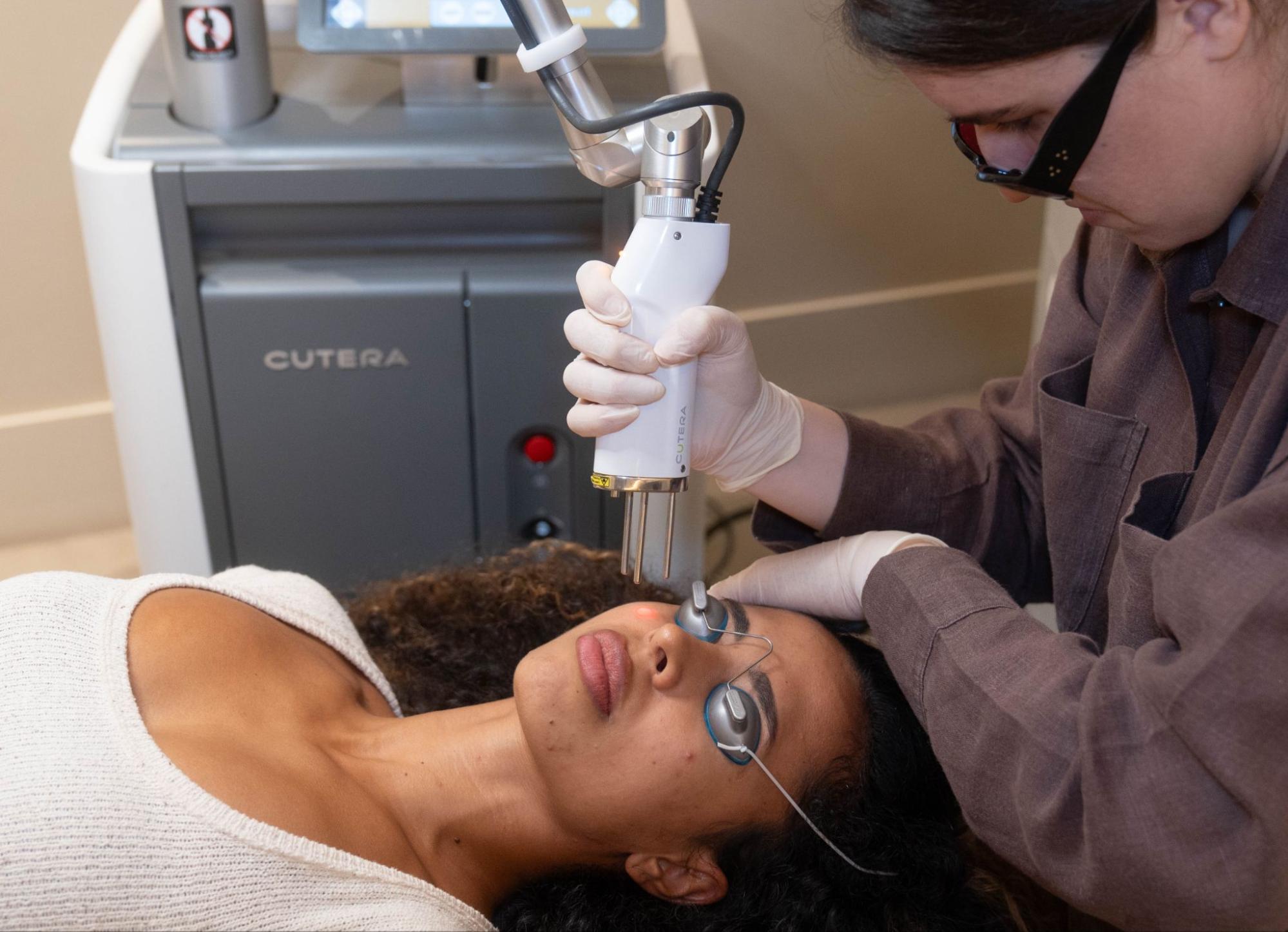 A client receiving Pico Laser treatment in Dubai at BROWZ, enjoying a personalised session for clearer, smoother, radiant skin.