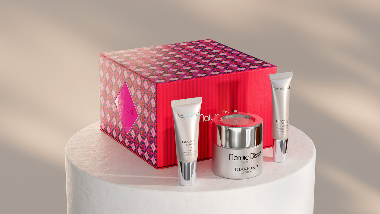 Natura Bissé Christmas set available at BROWZ Shop, with a luxurious face and eye cream & lip serum, perfect for holiday gifting.